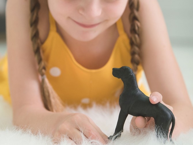 Piesek figurka dla dzieci Safari Ltd ręcznie malowana czarny